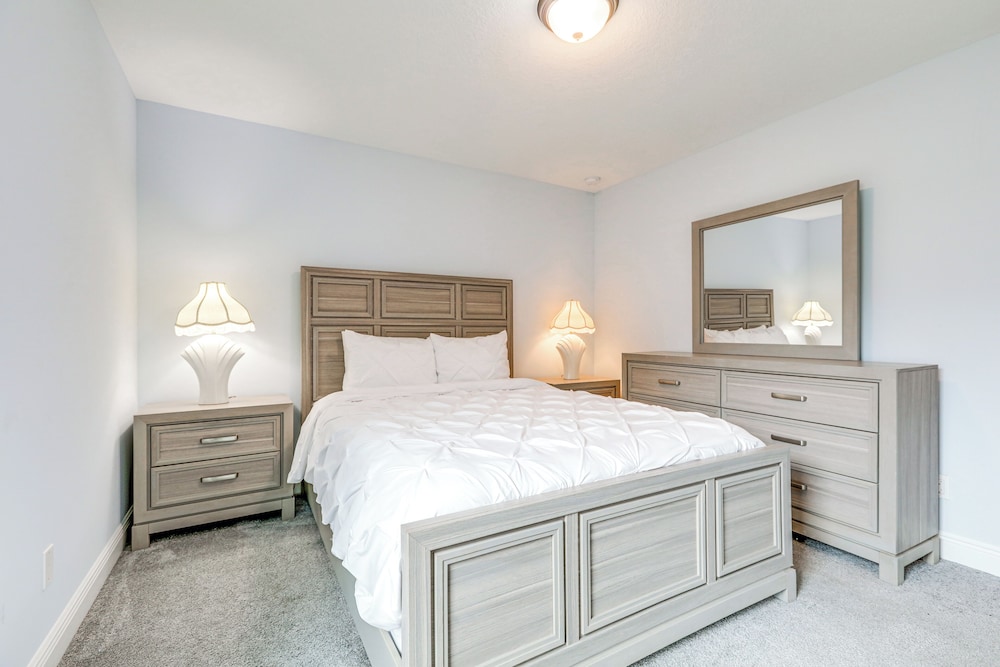 4 Mi to Clover Park: Home w/ Yard in Port St Lucie