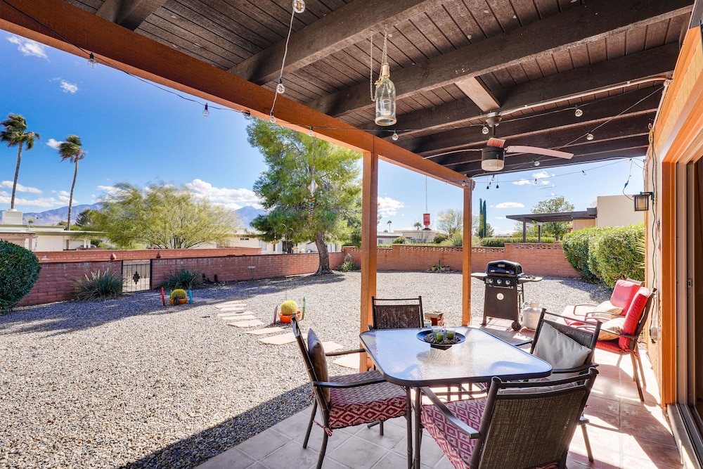 Pet-friendly 55+ Green Valley Home w/ Golf Gear!