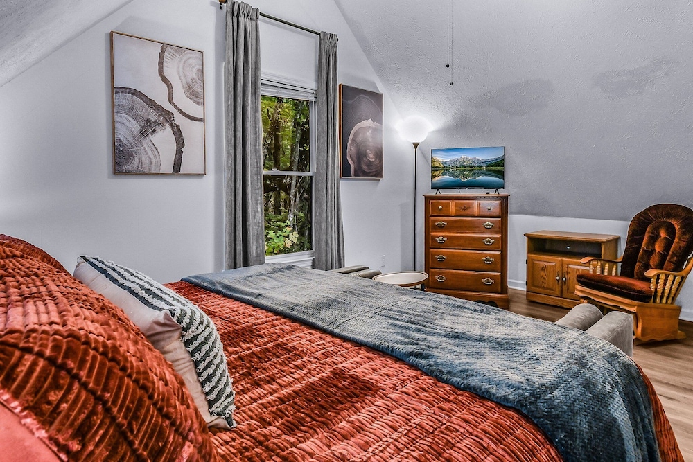 Smoky Mountain Bliss 2 Bedroom Cabin