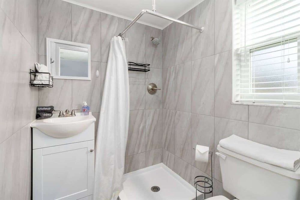Spring Hill, 4 Bedroom, Pool & Golf Course!