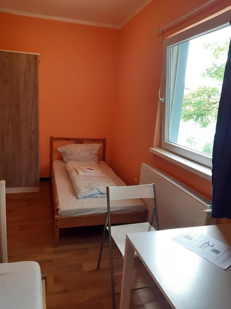 2-Rent Group Hostel Rooms&Apartments TUB19A