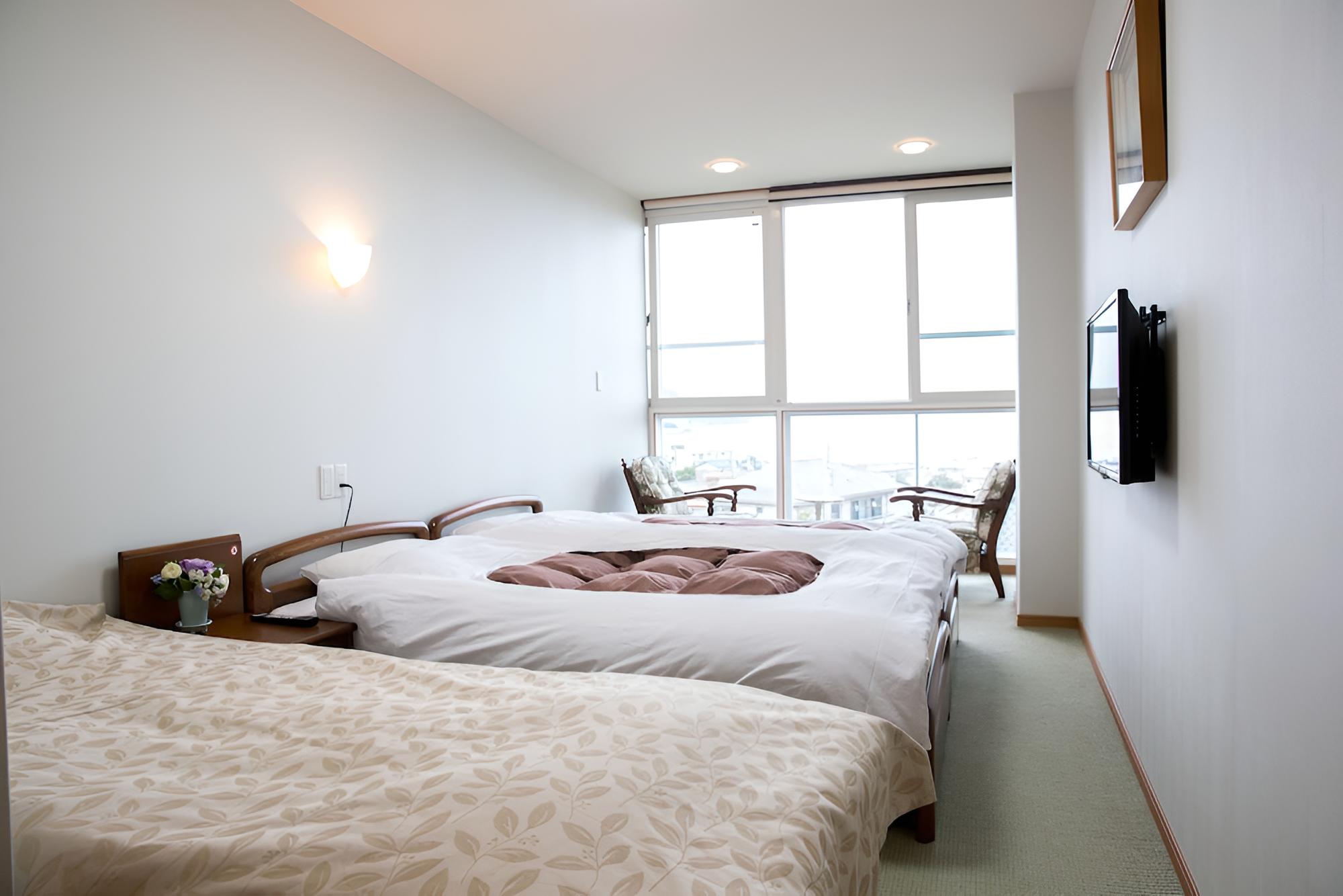 Atami Red House