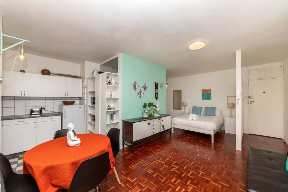 Central Urban Oasis With Garden View & Swimming Pool view 2