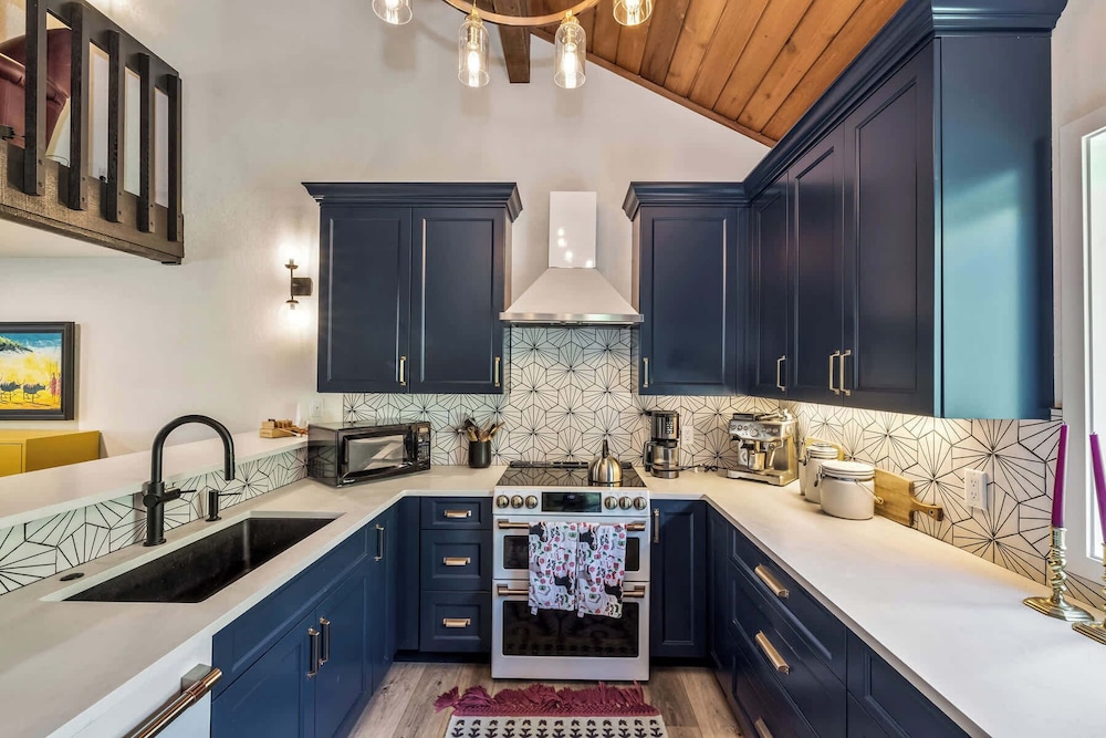 Ridgepoint Retreat Mountain Escape for 8 w/ Resort Amenities