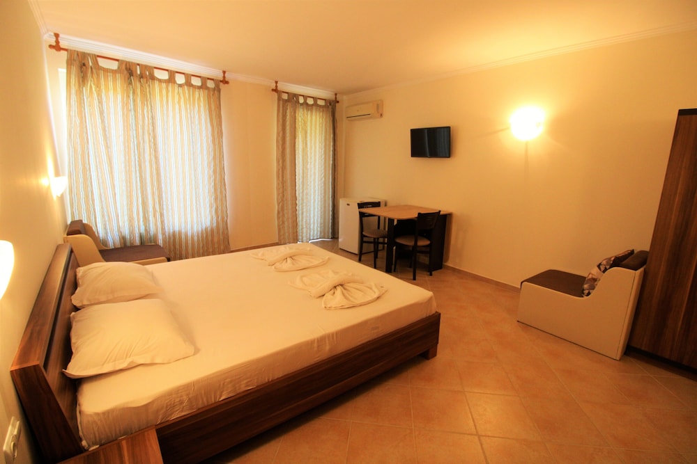 Menada Negresco Apartments view 4
