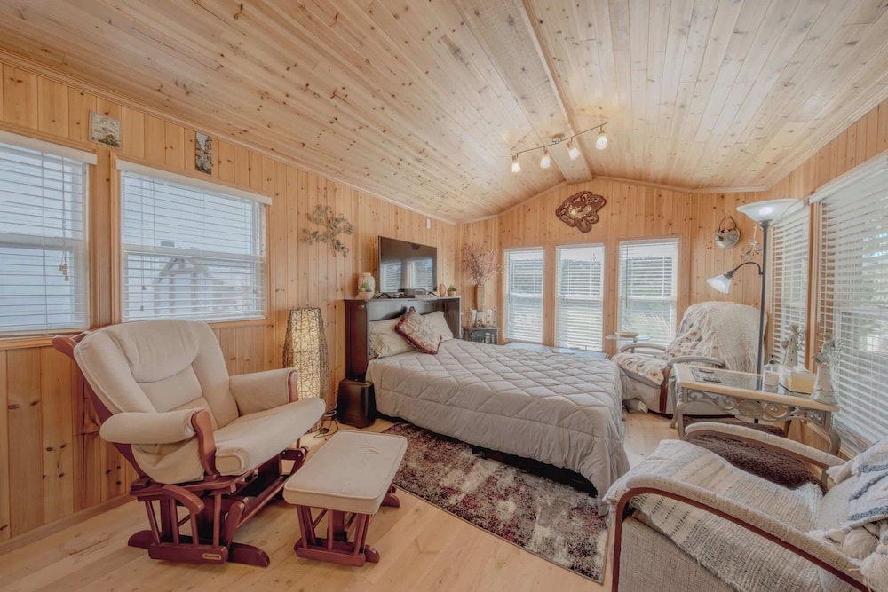 Eagles Nest Cabin Cozy Mountain Retreat for 4