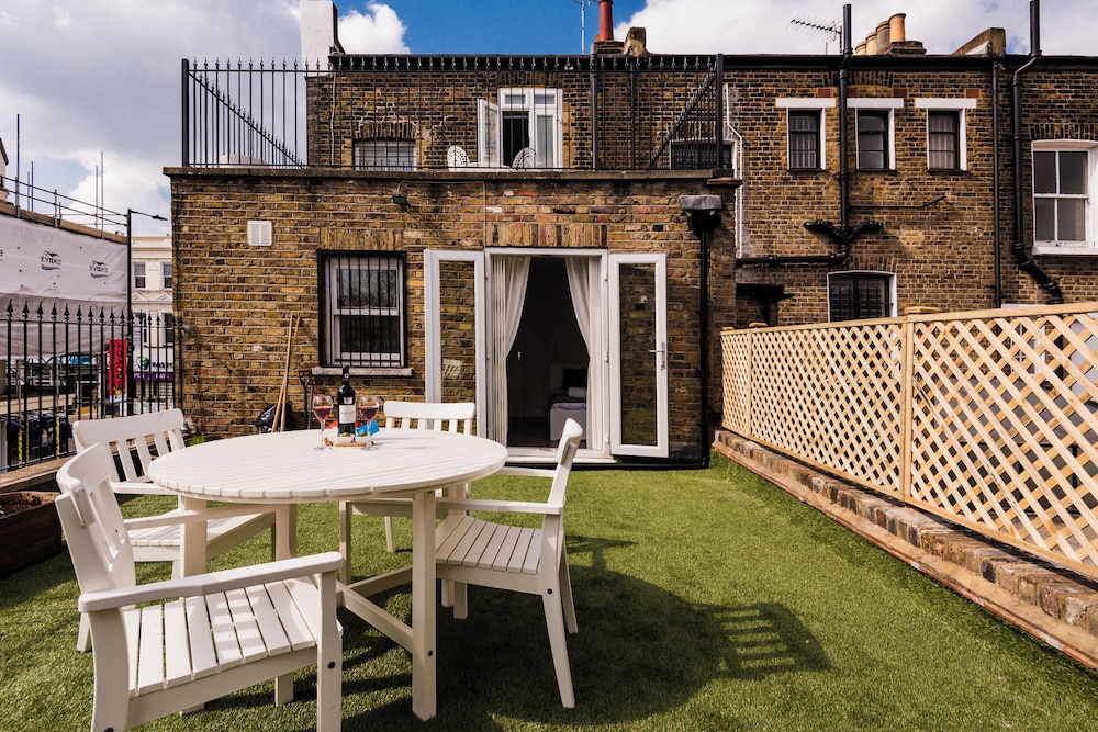 The Armadale Road Residence 1