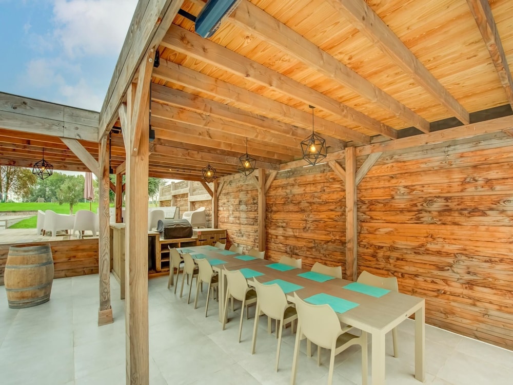 Lush Holiday Home in Vlaanderen With Private Pool