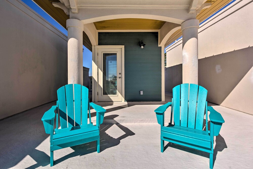 Home Near 30 A: Walk to Beach, Shops & Bicycles!