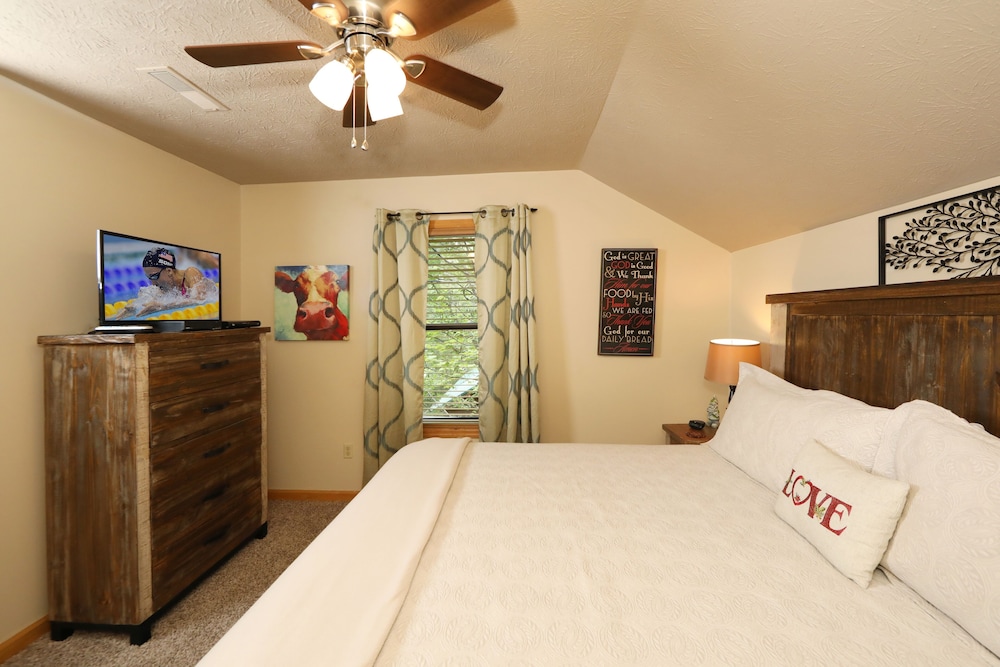 Divine Escape - Two Bedroom Chalet view 5