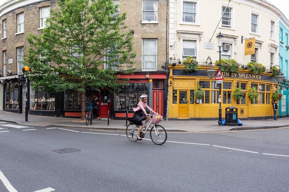 Ladbroke Grove XV by Onefinestay