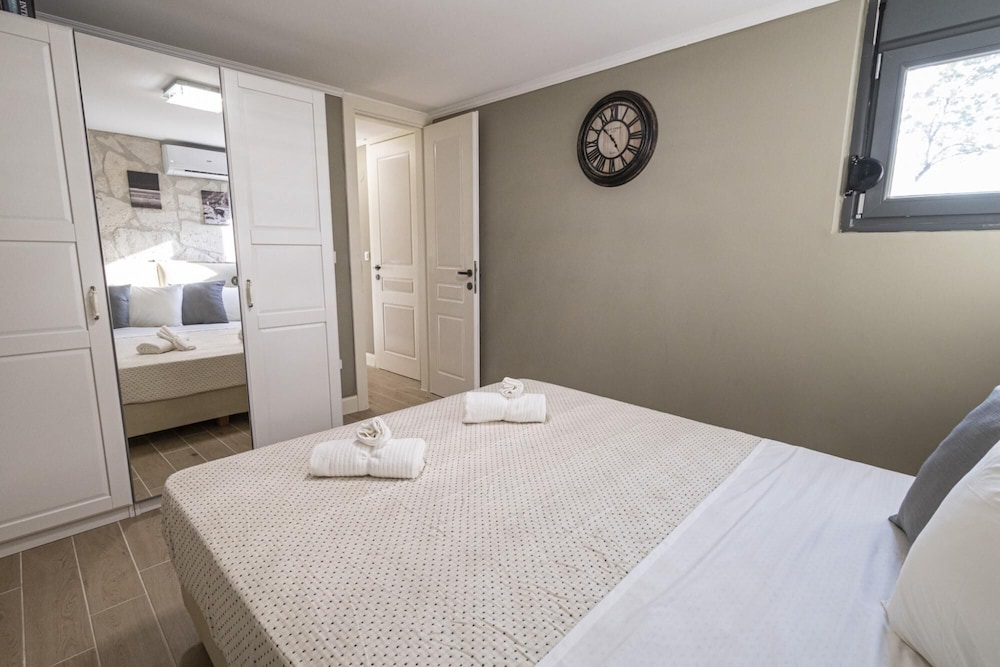 Villa Anna by Travel Pro Services view 3