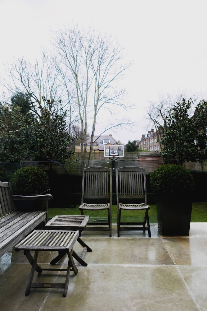 Priory Road by Onefinestay