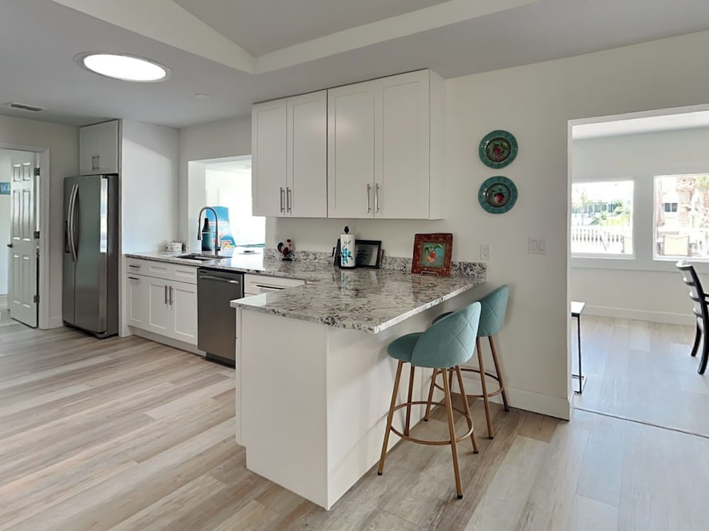 Dolphin View Oasis by Distinctive Beach Rentals