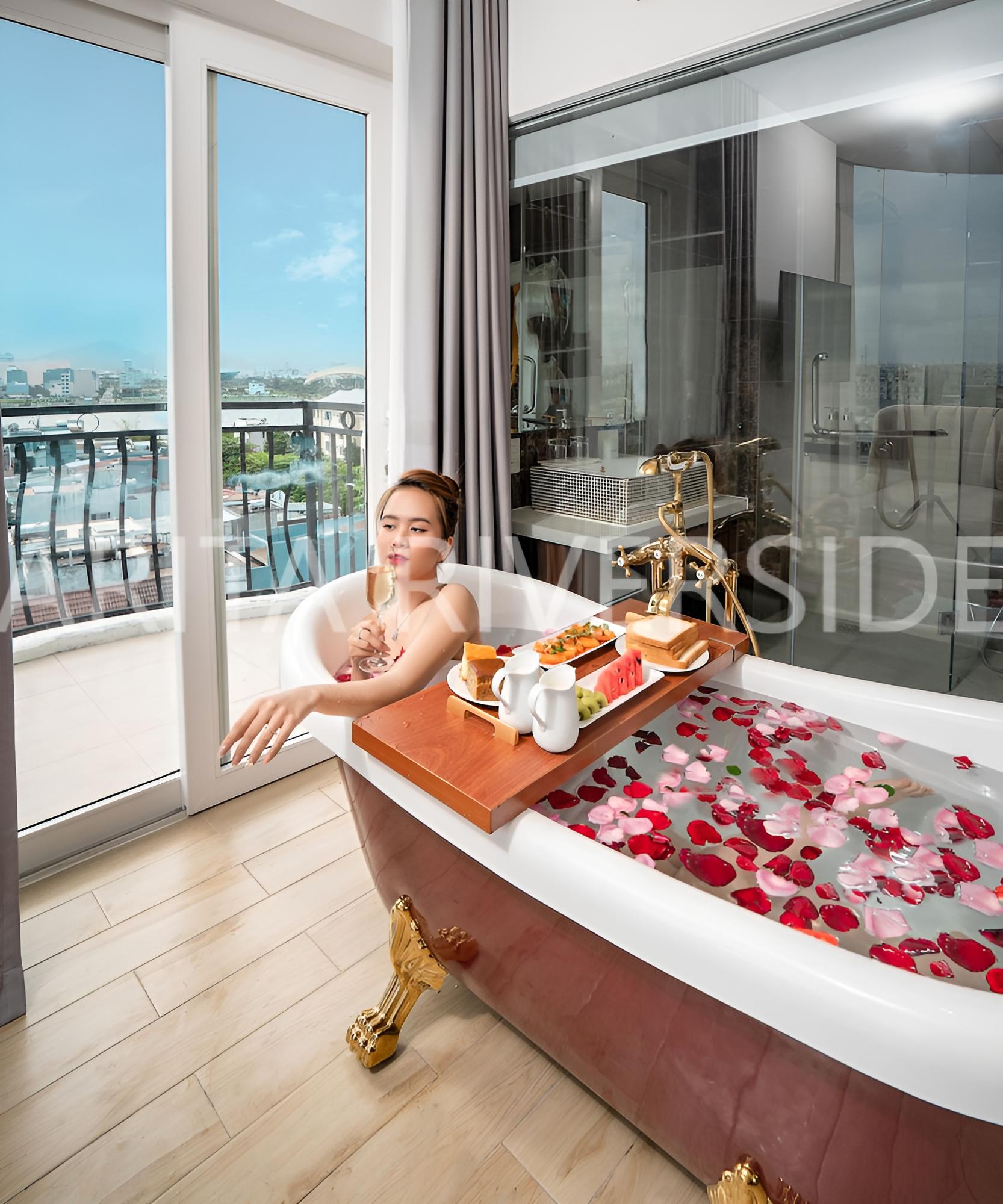Ari-ta Riverside Da Nang Hotel & Suite