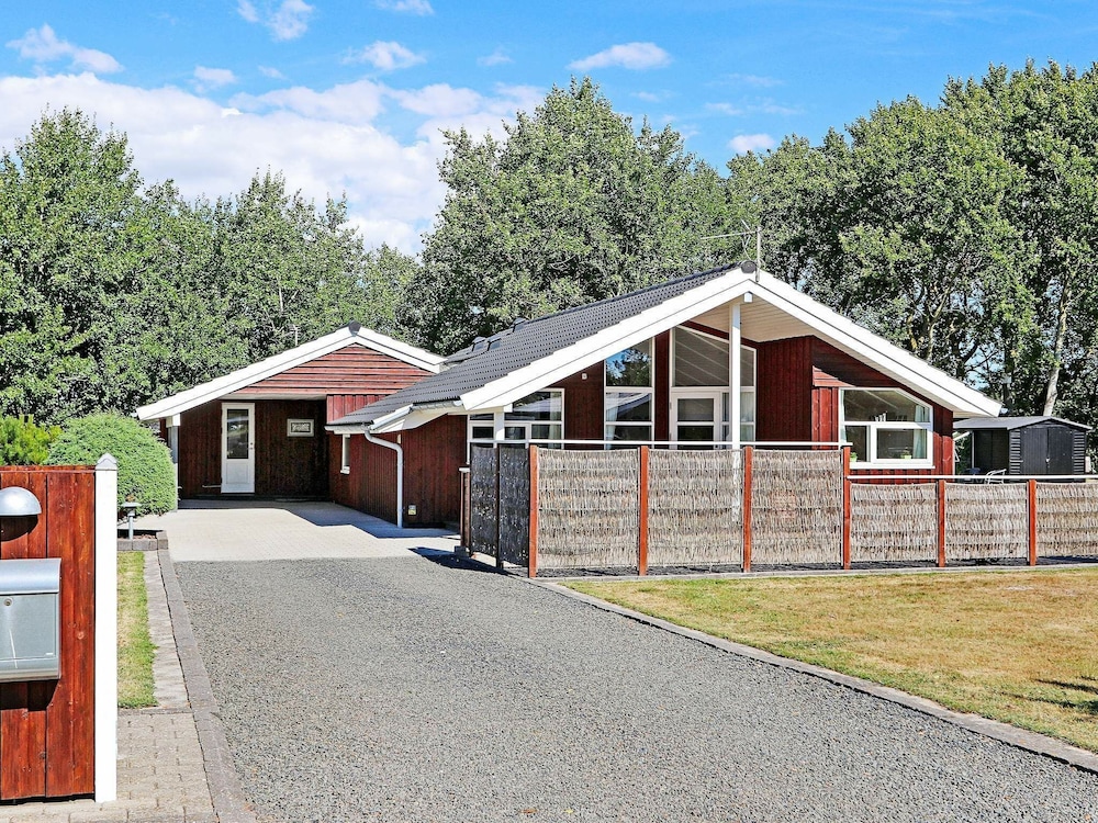 Lavish Holiday Home in Lolland With Whirlpool