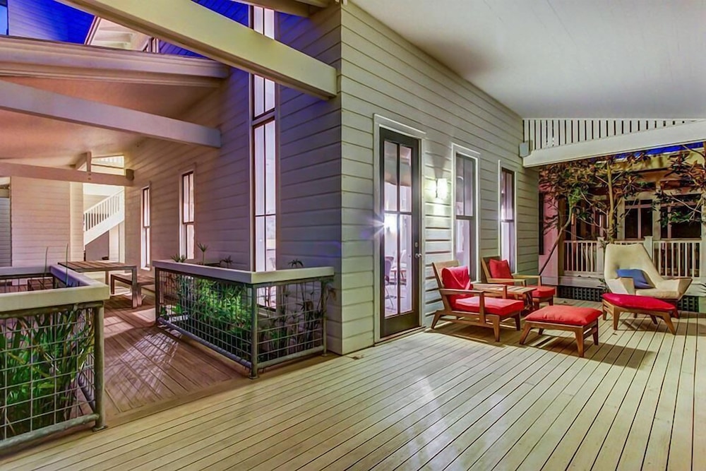 The White House of Watercolor 4 Bedroom Holiday Home by Five Star Properties