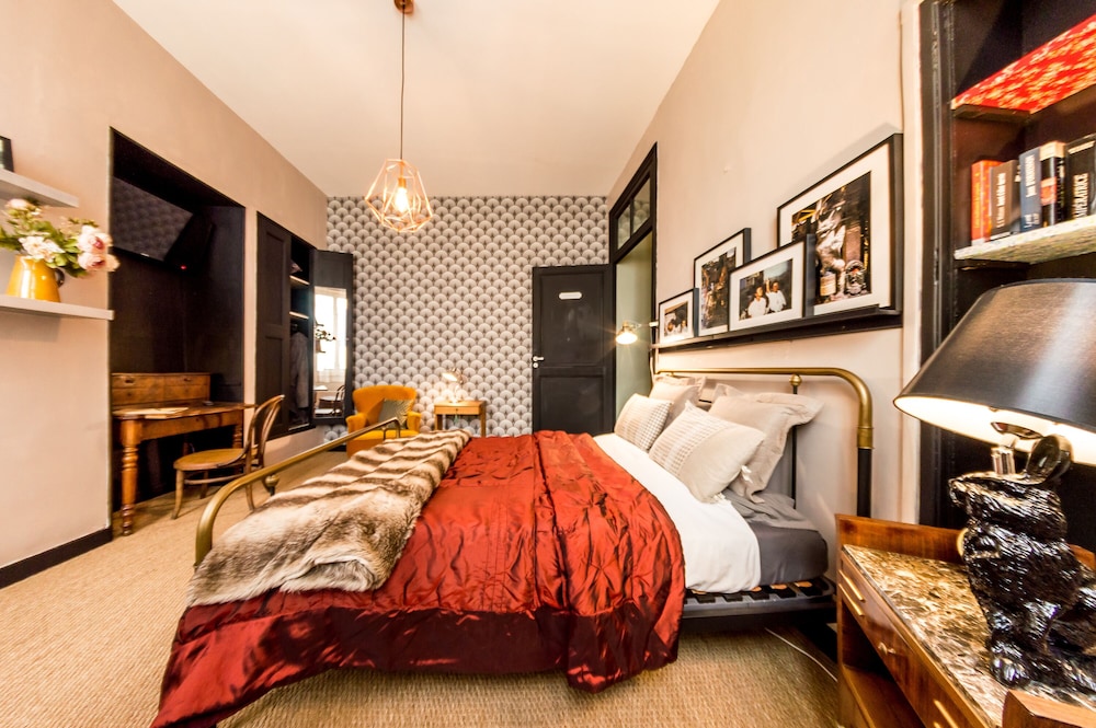 hotel room