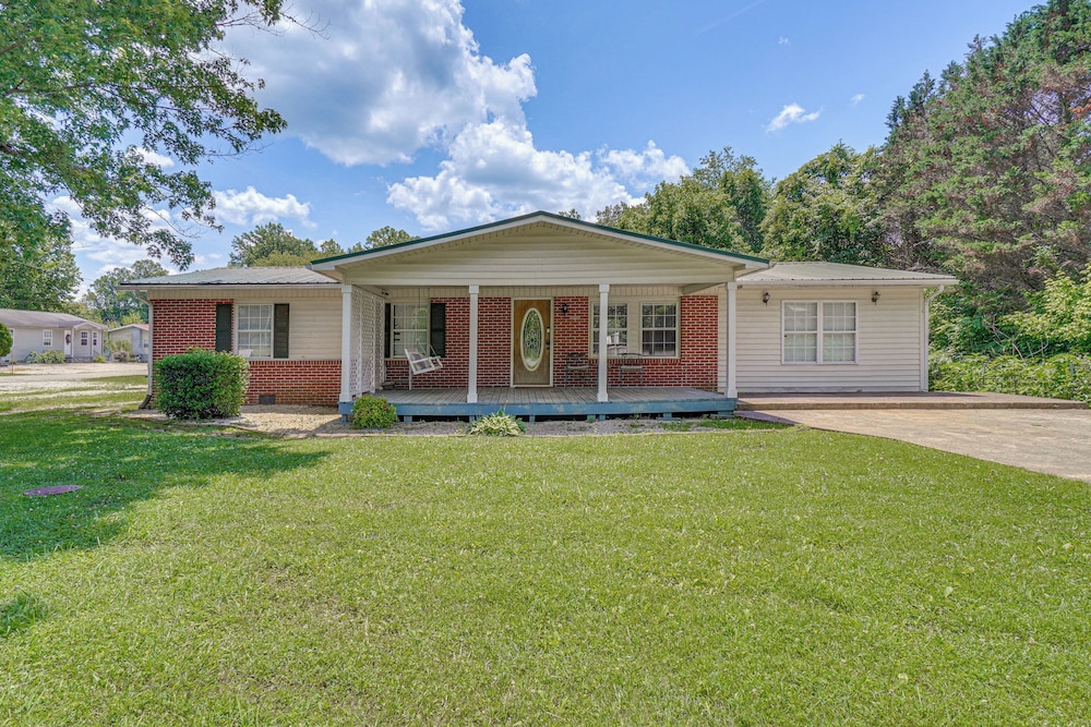 Hike, Fish & Ride: Pet-friendly Huntsville Home