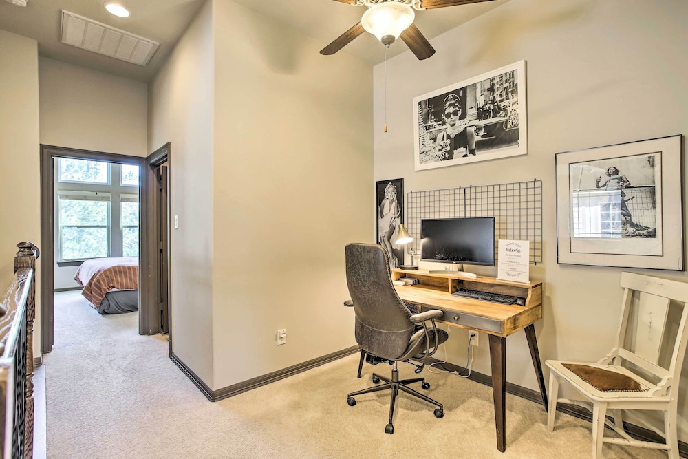 Family-friendly Spring Townhouse w/ Backyard!
