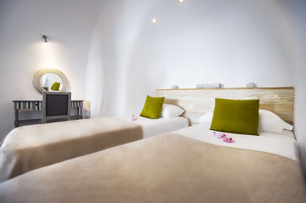 Hyperion Oia Suites