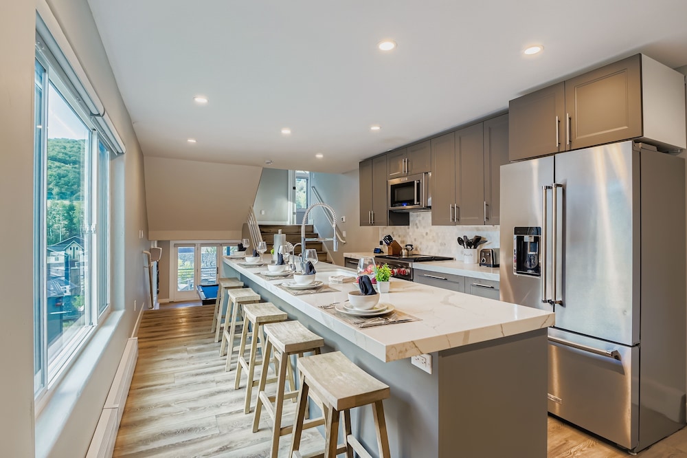 Mountain Luxury In Old Town Spa - Walk To Main 440 3 Bedroom Home