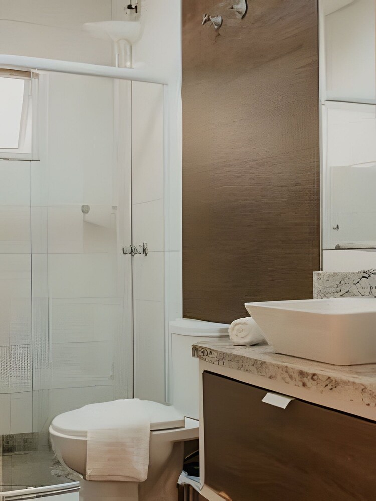 Casa com piscina 5 suites 1 quarto e AC