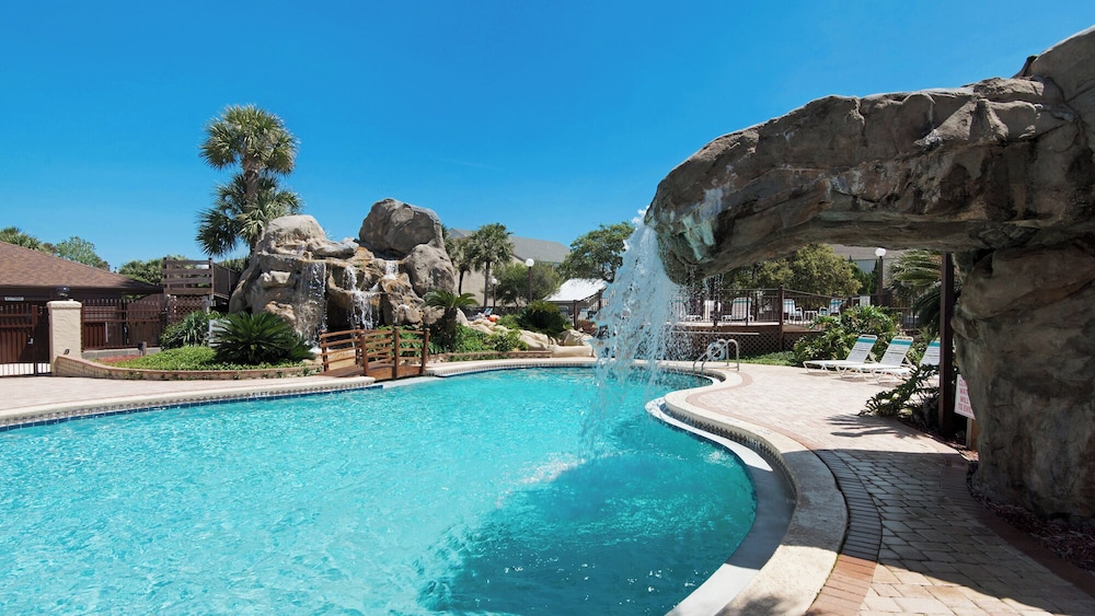 Portside Resort D1: Gulf Retreat With Pools, Beach & Family Adventures!