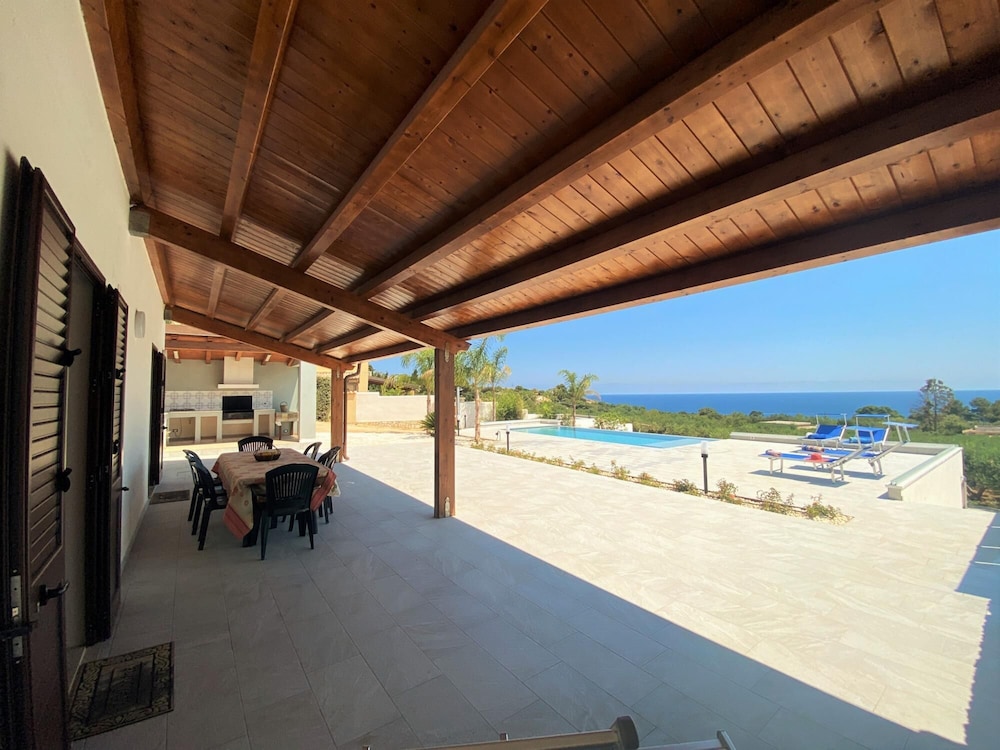 Mira Maris Villas in Scopello view 5