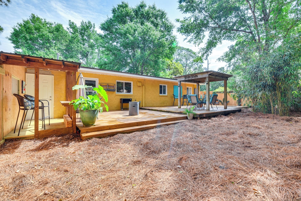 Fort Walton Beach Home ~ 2 Mi to Okaloosa Island!
