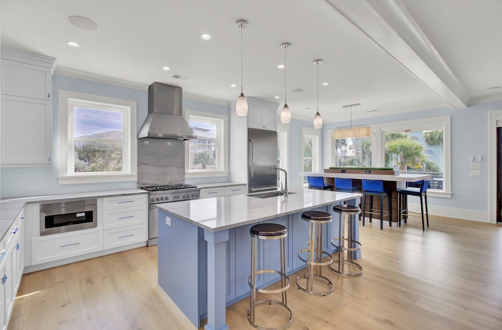 7 Beachwood East by Avantstay Steps to the Beach Ocean Views Hot Tub 7bdr