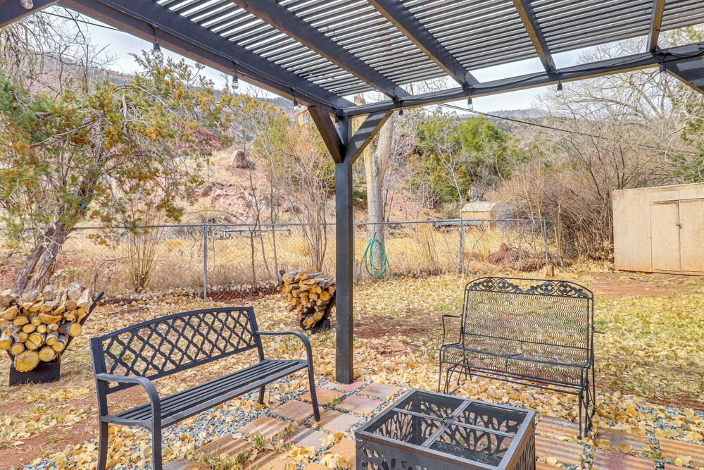 Half-mi to Jemez Hot Springs: Cozy Cabin Getaway!