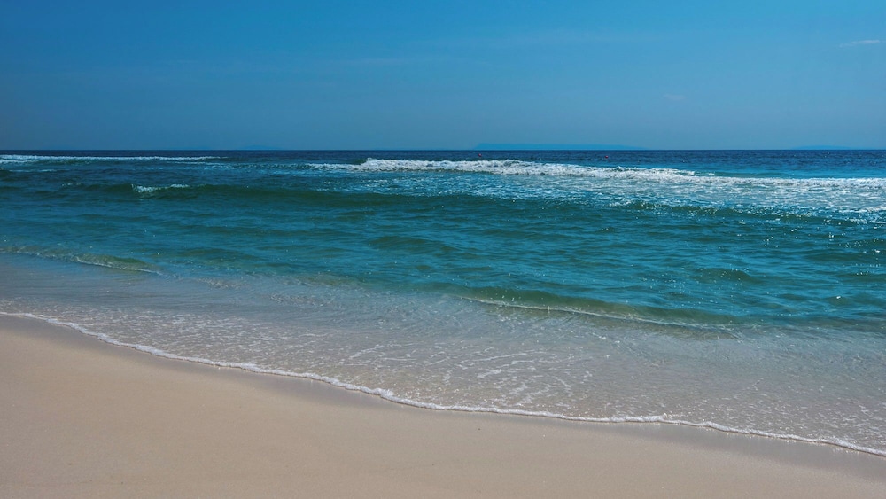 Crystal Sands 112b: Beachfront Condo With Front-row Gulf Views