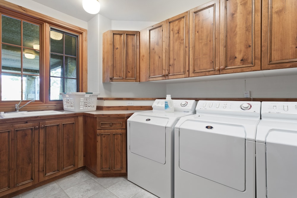 Bellemont Home at Deer Valley Resort - 6 Bedroom Home with Hot Tub #8 6 Home