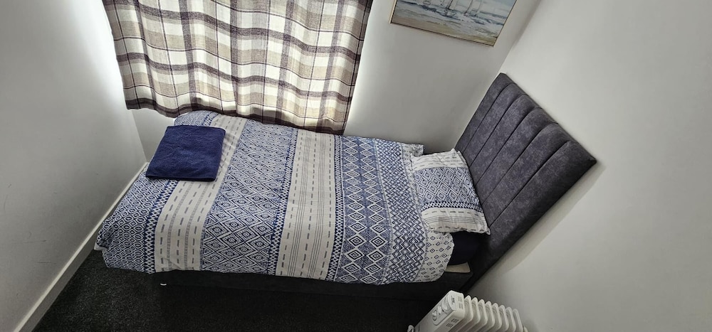 Cozy 3-bed House in Dagenham