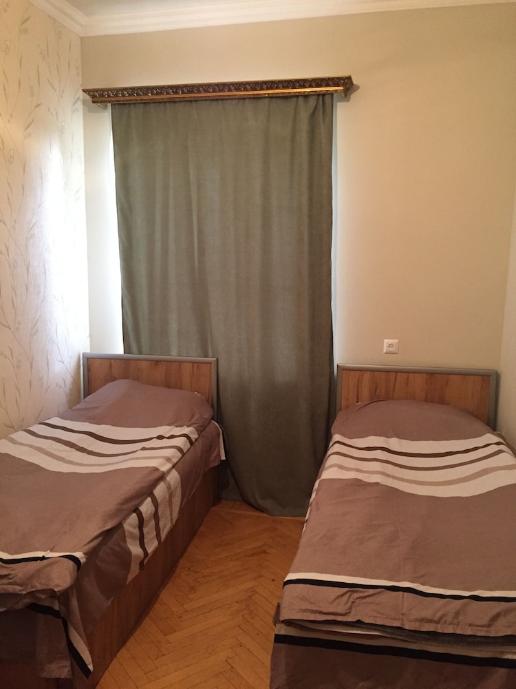 Azhdahak Guesthouse