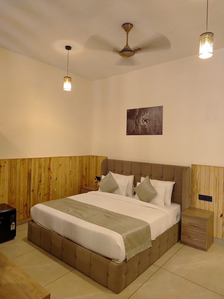 Corbett Elegant Retreat