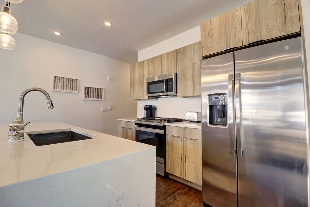 River West 515 2 Bedroom Condo