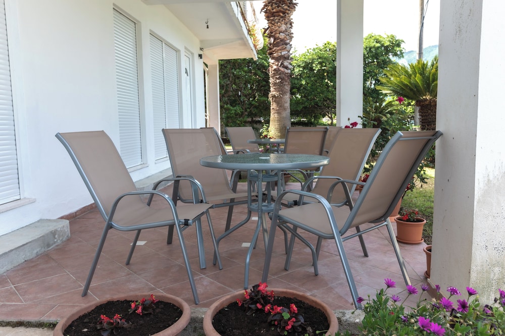 Waterfront Apartment Petrovina
