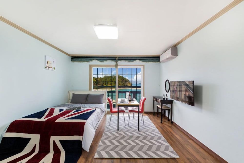 Geojedo Ocean View Dumo Mongdol Pension