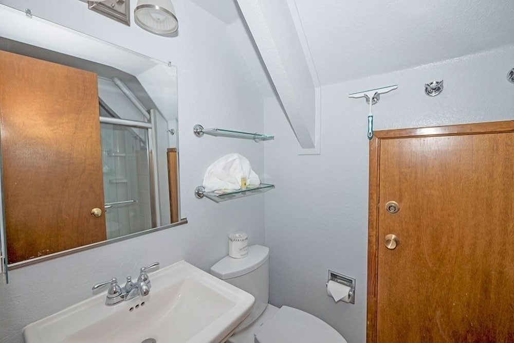 3542 Bobby Grey Circle 3 Bedroom Cabin by RedAwning