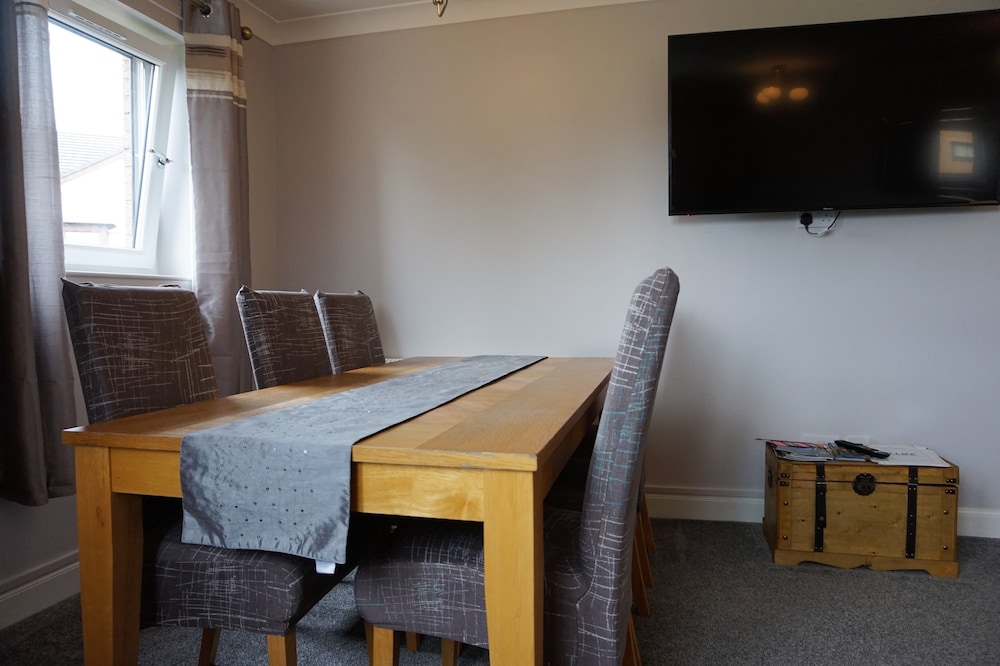 Large Apartment GLA Airport view 5
