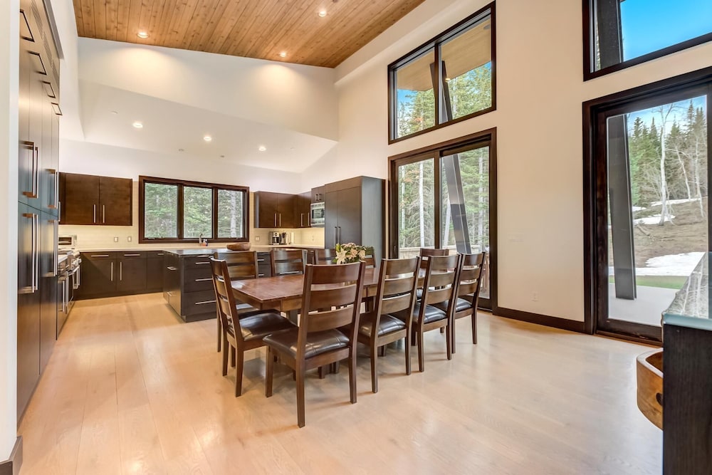 The Colony Walk To Slopes, Hot Tub, Parking KBM Resorts Walk to Slopes, Hot Tub, Parking 2 Homes, 9 Bedrooms Ml-2510