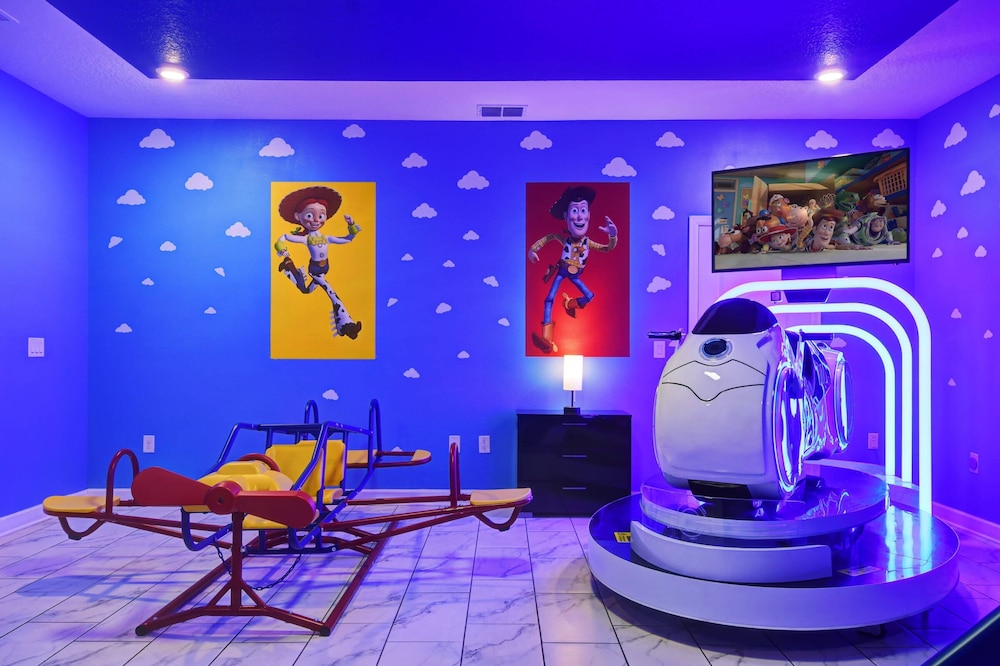 Gorgeous 9bedroom Home Private Pool Game Theater