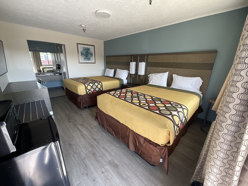 Beaumont Vacations - Executive Inn  Suites - Property Image 4