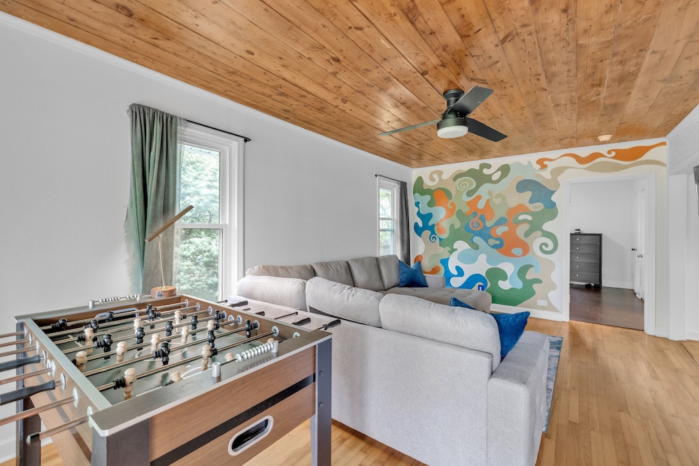 Relax And Unwind In The Heart Of Fayetteville 2 Bedroom Home