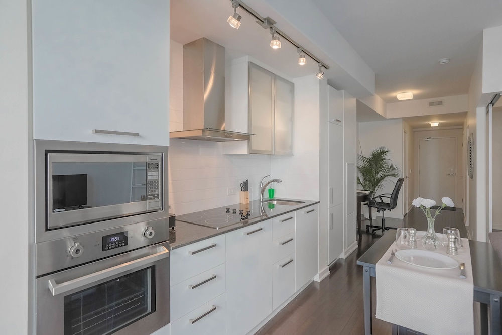 Noel Suites - York and Simcoe-3