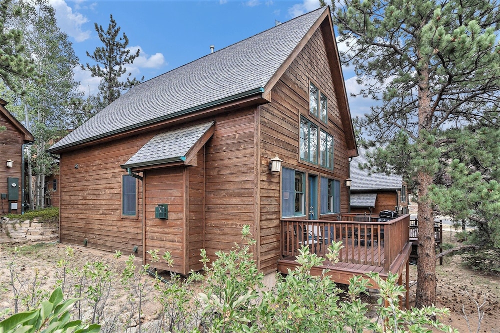 Solitude Beaver #3 - Estes Park 2 Bedroom Condo by RedAwning