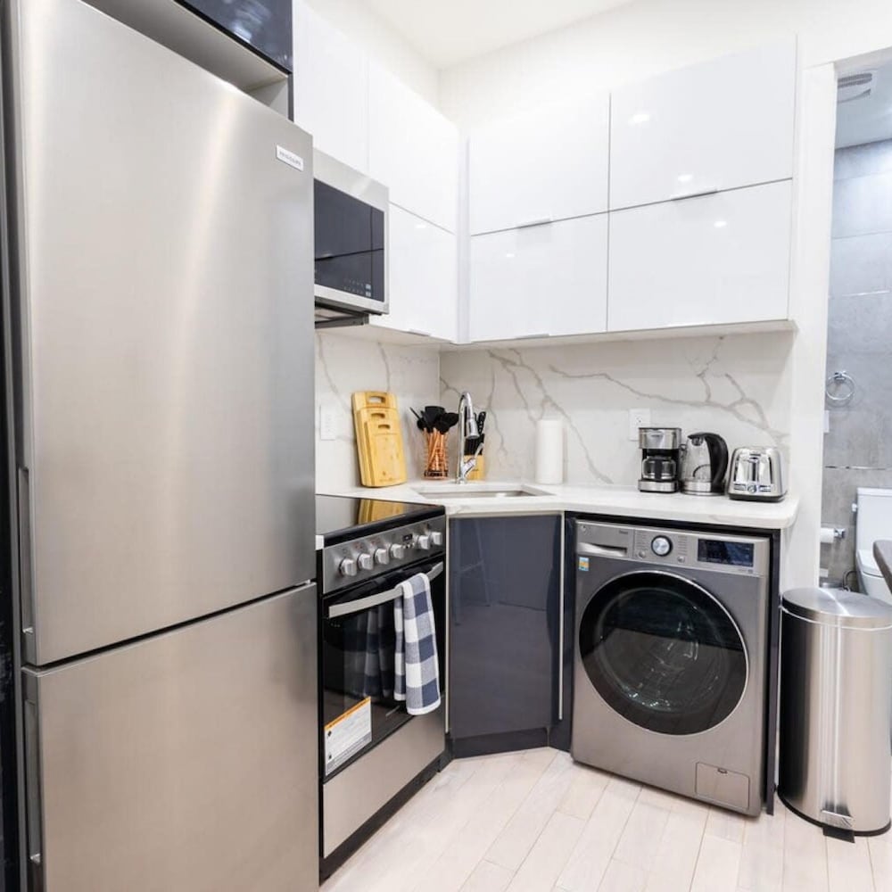 317-1an - New Modern 1BR W D Walk to Central Park