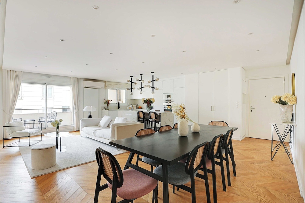 Modern, Spacious Apartment Just Outside Paris